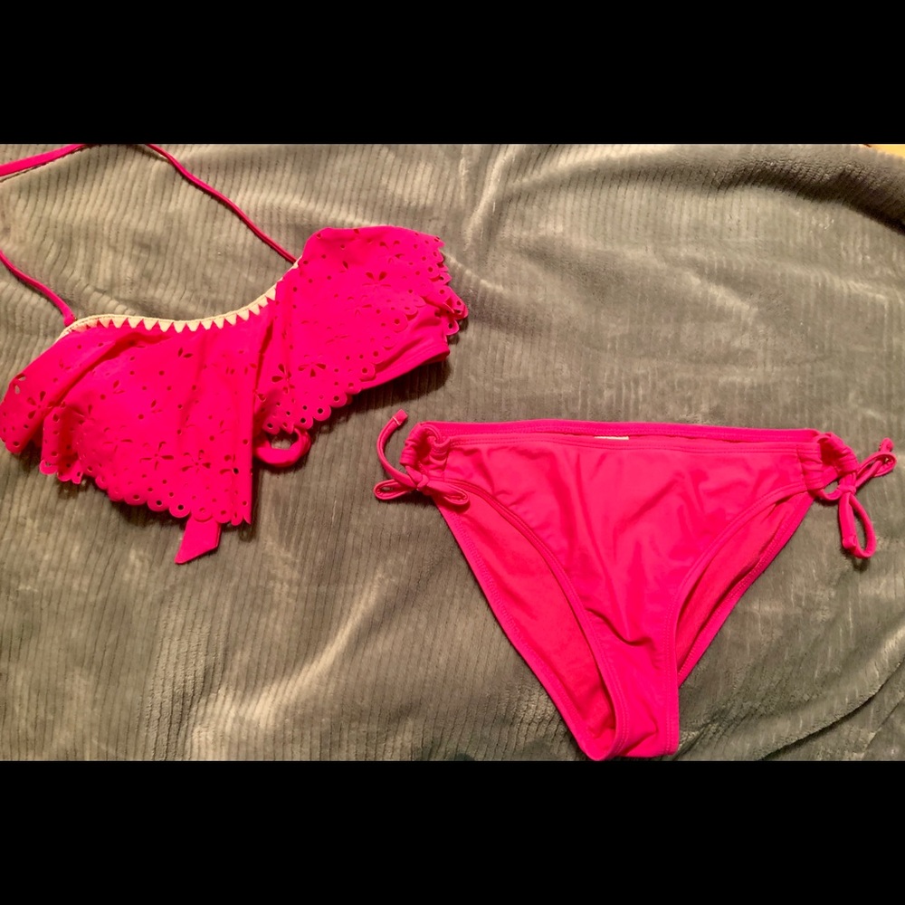 Pink. Strapless (with removable straps) bikini